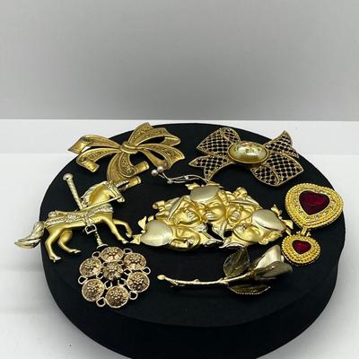 LOT 99J: Vintage Brooches/Pins