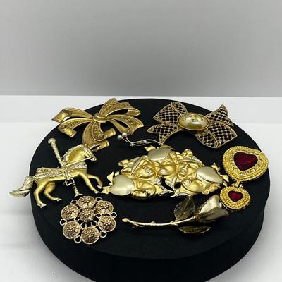 LOT 99J: Vintage Brooches/Pins