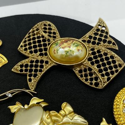 LOT 99J: Vintage Brooches/Pins