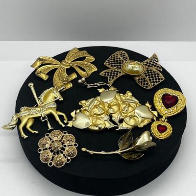 LOT 99J: Vintage Brooches/Pins