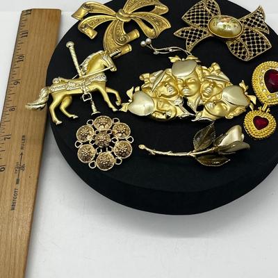 LOT 99J: Vintage Brooches/Pins