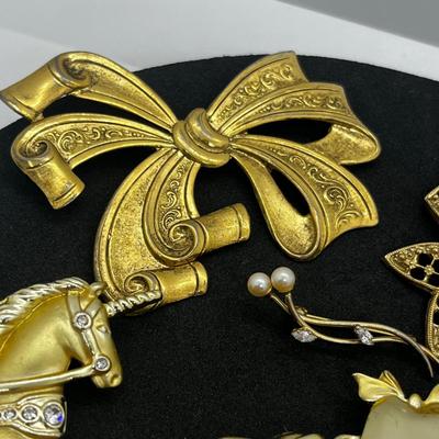 LOT 99J: Vintage Brooches/Pins