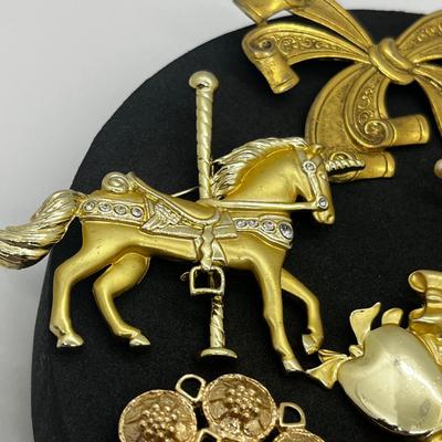 LOT 99J: Vintage Brooches/Pins