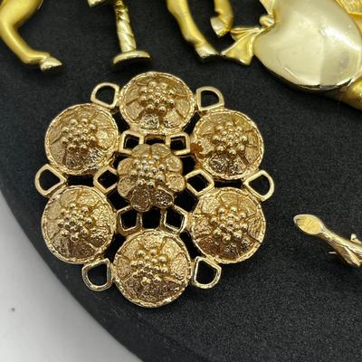 LOT 99J: Vintage Brooches/Pins