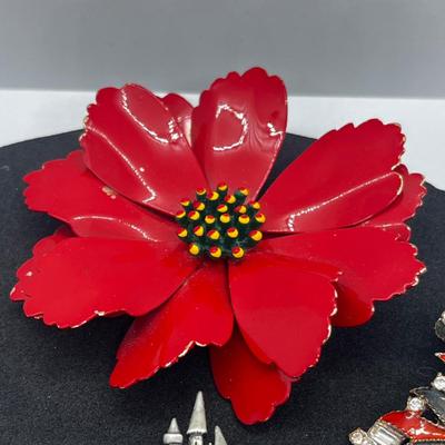 LOT 100J: Unique Brooches/Pins Including Large Dragon Brooch