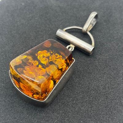 LOT 114J: Amazing Large Vintage Amber Pendant - 1/2 Inch High!