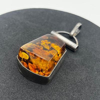LOT 114J: Amazing Large Vintage Amber Pendant - 1/2 Inch High!