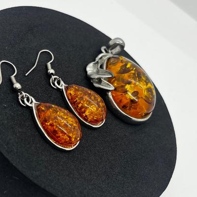 LOT 116J: Costume Amber Pendant and Pierced Earrings
