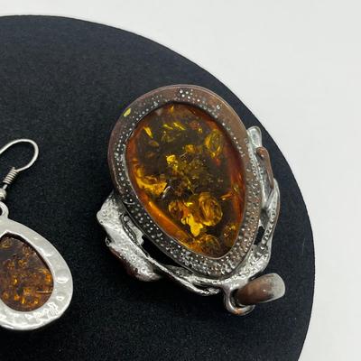 LOT 116J: Costume Amber Pendant and Pierced Earrings