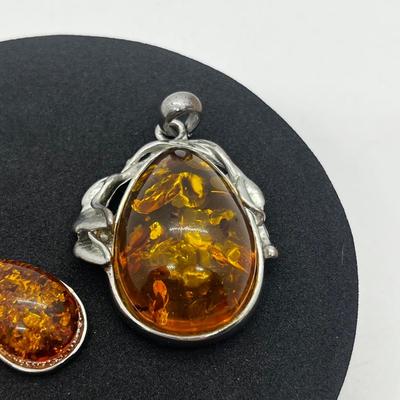 LOT 116J: Costume Amber Pendant and Pierced Earrings
