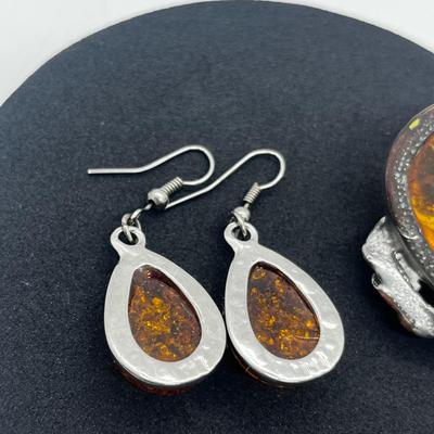 LOT 116J: Costume Amber Pendant and Pierced Earrings