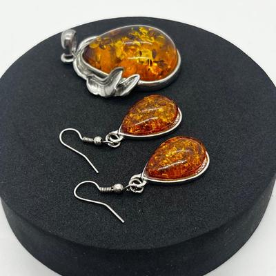 LOT 116J: Costume Amber Pendant and Pierced Earrings