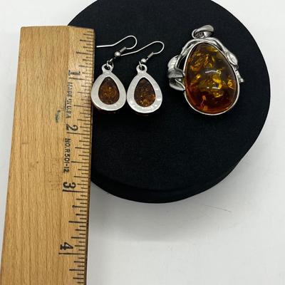LOT 116J: Costume Amber Pendant and Pierced Earrings