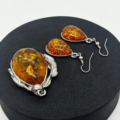 LOT 116J: Costume Amber Pendant and Pierced Earrings