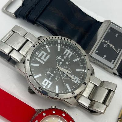 LOT 127J: Vintage Watch Collection (Untested): Fender, Bulova, Snoopy and More!