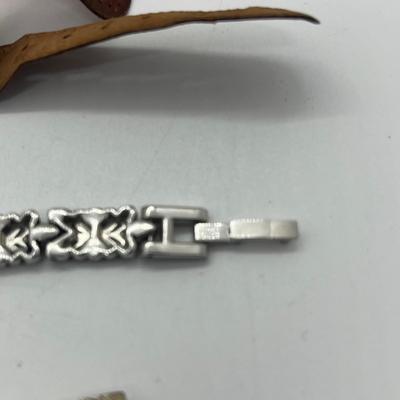 LOT 127J: Vintage Watch Collection (Untested): Fender, Bulova, Snoopy and More!