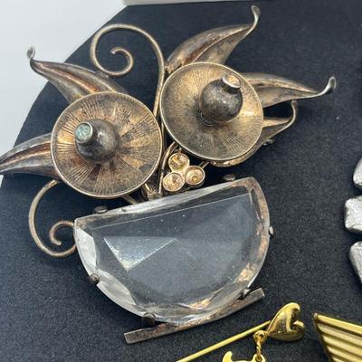 LOT 128J: Large Collection of Vintage Brooches/Pins Including New In Box "Mothers" Pin