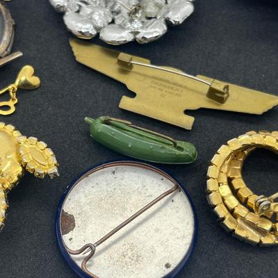 LOT 128J: Large Collection of Vintage Brooches/Pins Including New In Box "Mothers" Pin