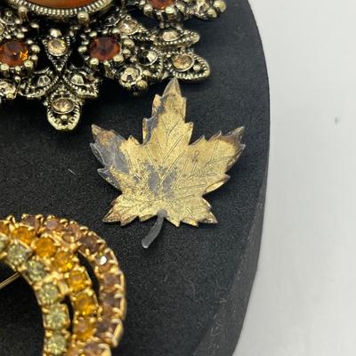 LOT 128J: Large Collection of Vintage Brooches/Pins Including New In Box "Mothers" Pin