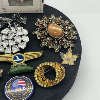 LOT 128J: Large Collection of Vintage Brooches/Pins Including New In Box "Mothers" Pin