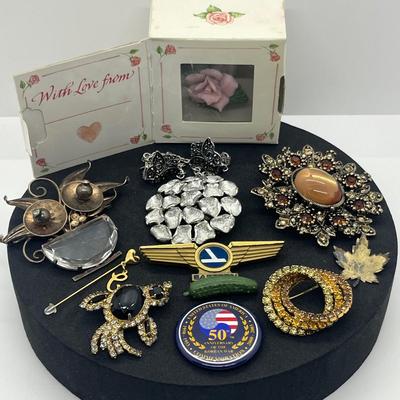 LOT 128J: Large Collection of Vintage Brooches/Pins Including New In Box "Mothers" Pin