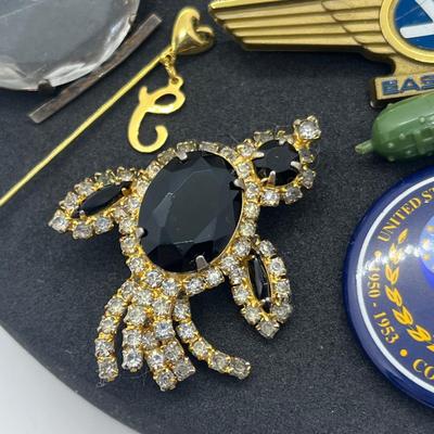 LOT 128J: Large Collection of Vintage Brooches/Pins Including New In Box "Mothers" Pin