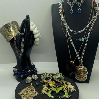 LOT 131J: Large Costume Jewelry Lot: Bracelets, Necklaces, Earrings, Pendants and More! Comes with a Cute Heart Shaped Box!