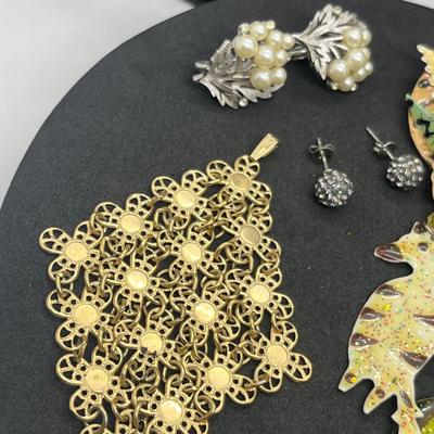 LOT 131J: Large Costume Jewelry Lot: Bracelets, Necklaces, Earrings, Pendants and More! Comes with a Cute Heart Shaped Box!