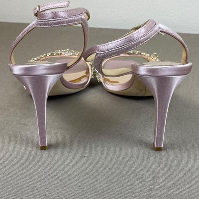 New Badgley Mischka Rose Crystal Sandals Size 8