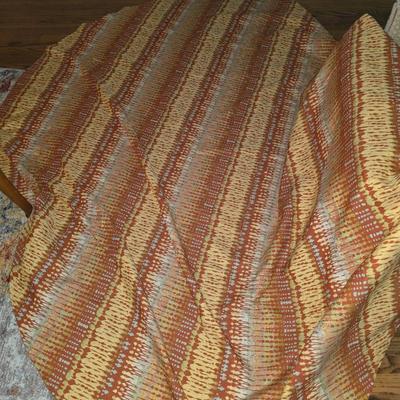 Round table cloth