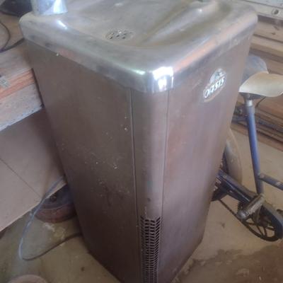 Vintage Oasis Stand Up Water Fountain