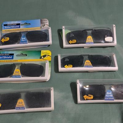 Foster Grant Solar Shield Polarized Clip On Sunglasses #1 (PB)
