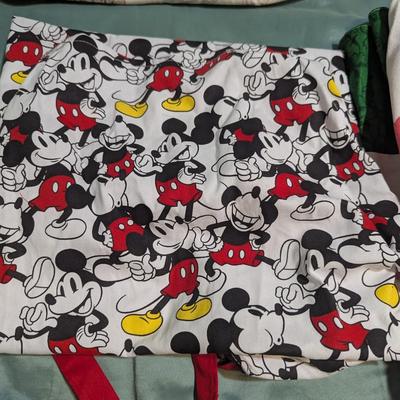 Kitchen Aprons - Disney & Betsy Olmsted #4 (PB)