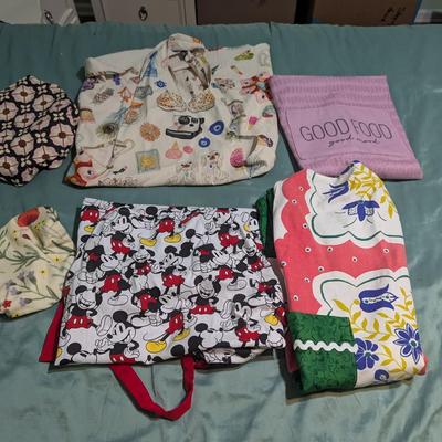 Kitchen Aprons - Disney & Betsy Olmsted #4 (PB)