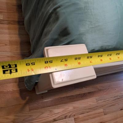 Jaclyn Place Ivory Queen Size Bed (PB)
