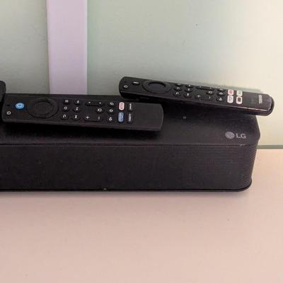 Toshiba 33" TV With LG Sound Bars Both Come With Remotes (PB)