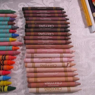 Sale Photo Thumbnail #211: See pictures, half of the crayons are skin tones