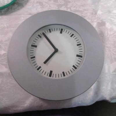 Sale Photo Thumbnail #547: Each clock takes 1 AA battery not included, see pictures
