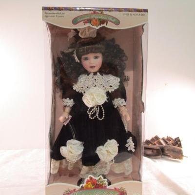 Sale Photo Thumbnail #561: Includes stand, doll is 17"
