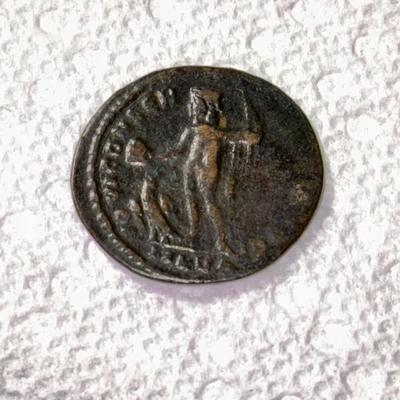 MAXENTIUS 306-312 ANCIENT ROMAN BRONZE COIN AS PICTURED. (COIN #36C). QUARTER SIZED COIN,