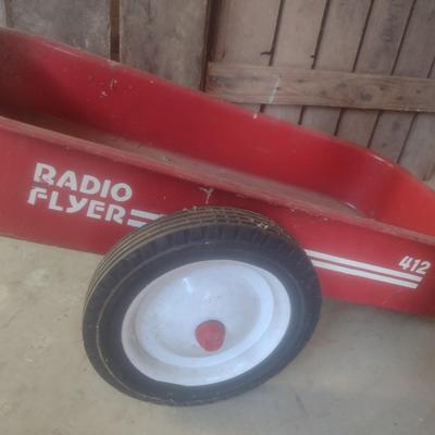 Vintage Radio Flyer 412 Single Axle Pull Behind Wagon