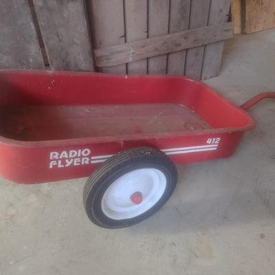 Vintage Radio Flyer 412 Single Axle Pull Behind Wagon