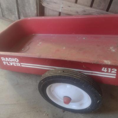 Vintage Radio Flyer 412 Single Axle Pull Behind Wagon