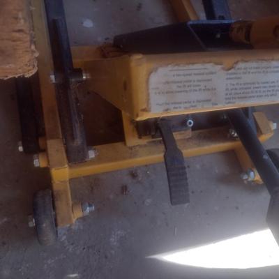 Ironworks Hydraulic 400lb Capacity Lawn Mower Lift