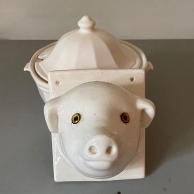 Pig head towel holder and Soup