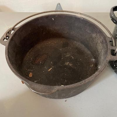Wagner Dutch oven with handle and stock pot