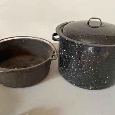 Wagner Dutch oven with handle and stock pot