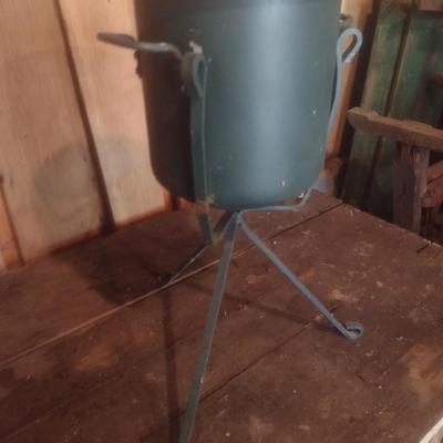Metal Planter Pot and Stand One Piece