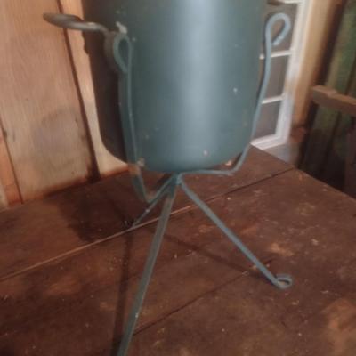 Metal Planter Pot and Stand One Piece