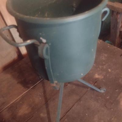 Metal Planter Pot and Stand One Piece